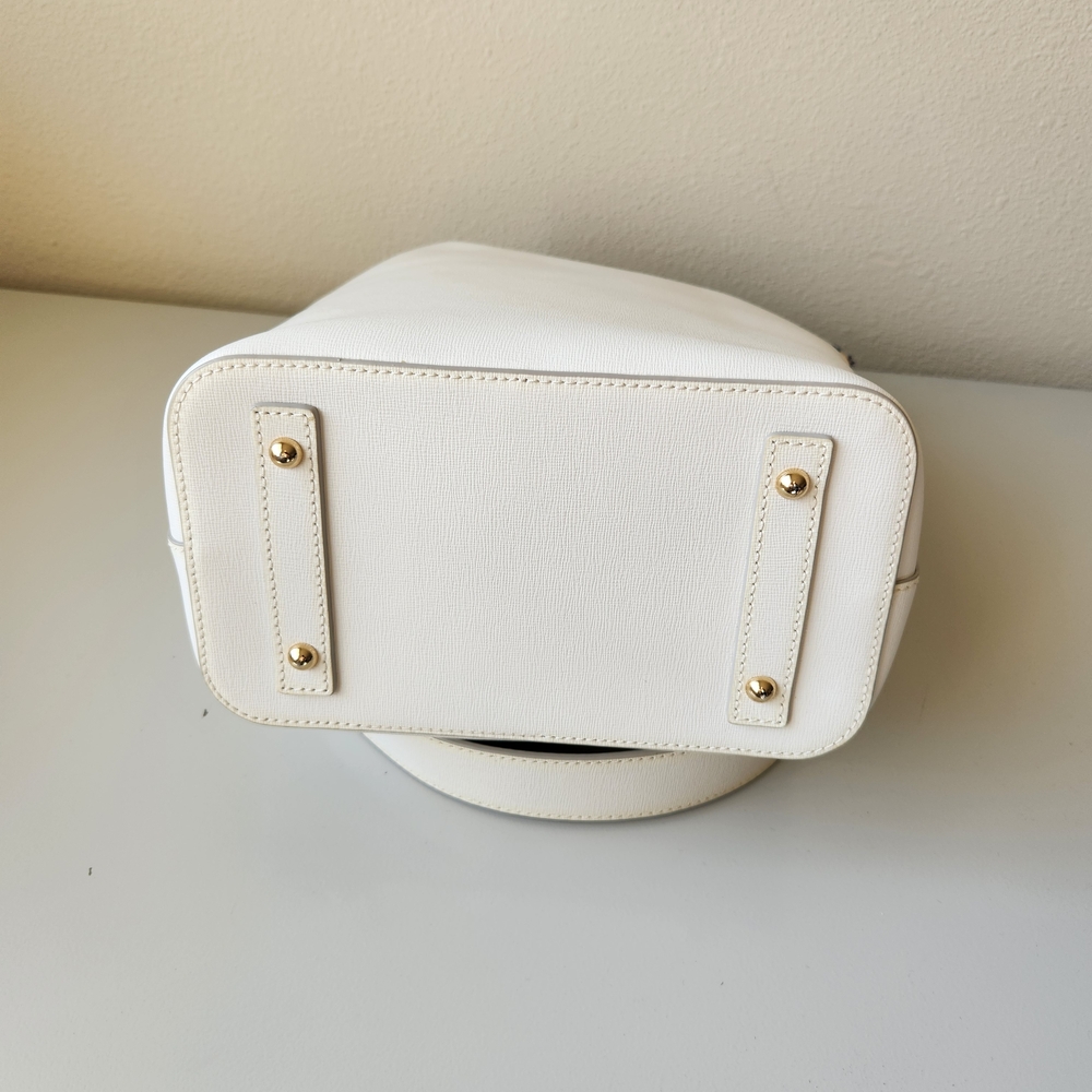 New Elegant Cream Dooney & Burke Bucket Bag - Picture 3 of 7